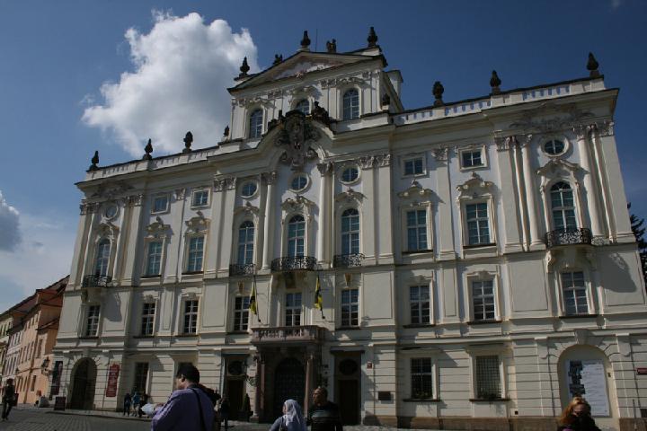 2014-04 Prague - Place du Chateau 007.JPG